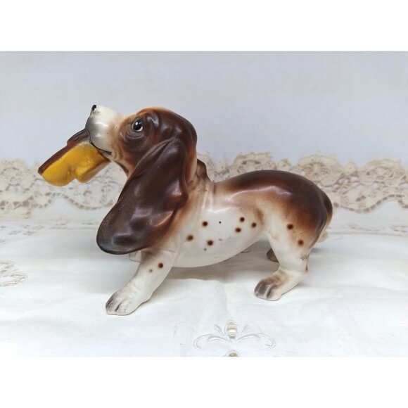 Josef Originals Basset Hound Dog Puppy Shoe in Mouth Vintage 3.25 x 5.5 Inches - Picture 2 of 8